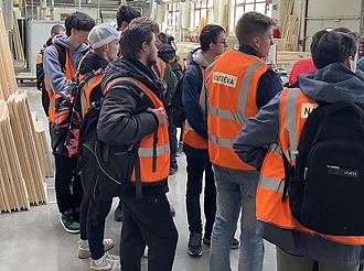 Exkurze ve firmě – studenti v rámci projektu „Efektivní cesta k prvnímu zaměstnaní na Vysočině“ – 18. 4. 2024